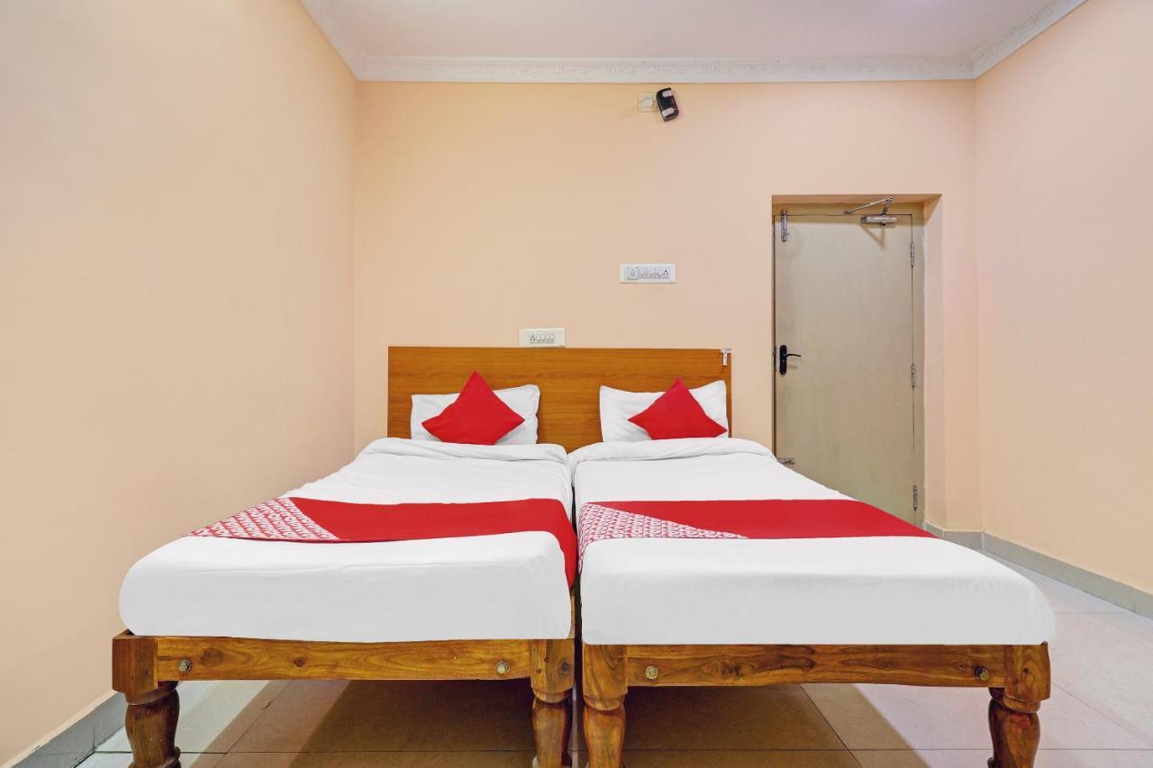 Oyo 81409 Hotel Sivajothi Тутикорин Экстерьер фото